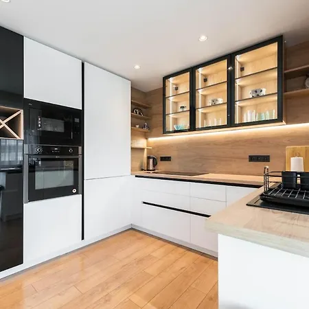 Belcanto 2 Bedroom Near The Opera House Apartment *