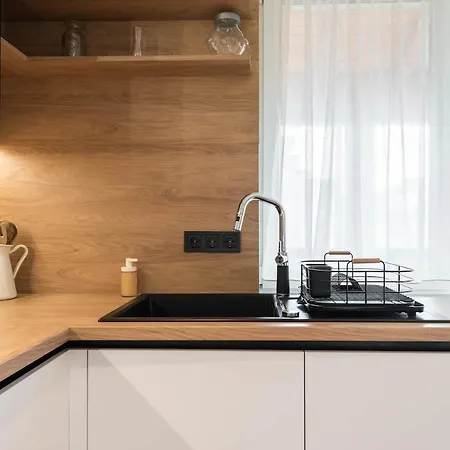 Belcanto 2 Bedroom Near The Opera House Apartment *